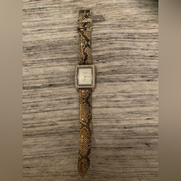 Cookie Lee Quartz Crystal Bezel Ladies Watch. - Picture 3 of 7